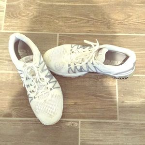 Men’s nike airmax shoes size 10